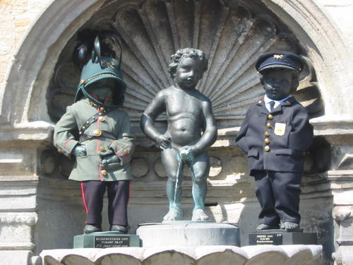 Little Man Pee statue, Brussels