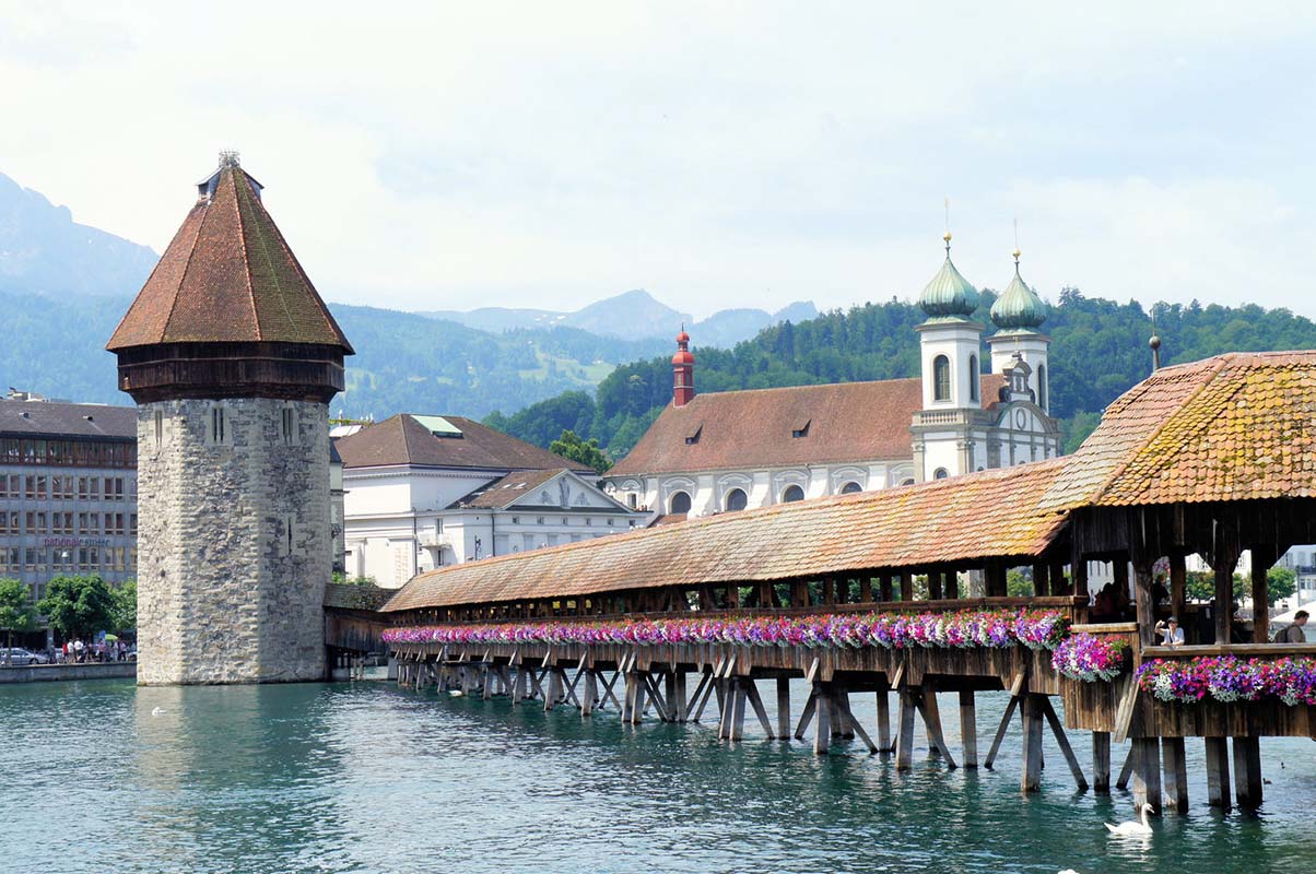 Chapel Bridge in Lucerne, Switzerland Chapel Bridge in Lucerne, Switzerland
